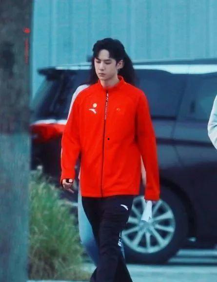 王一博最新吃瓜爆料视频,娱乐圈幕后真相大曝光! 第1张 王一博最新吃瓜爆料视频,娱乐圈幕后真相大曝光! 第1张